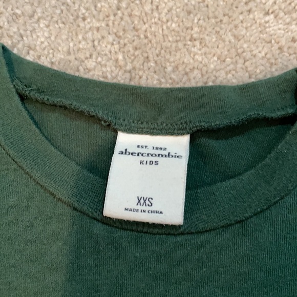 Abercrombie kids- Green long sleeve T-shirt. Size xxs - Picture 3 of 4